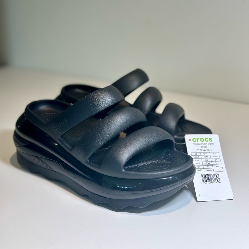 BRAND NEW CROCS PLATFORM SANDALS SZ8